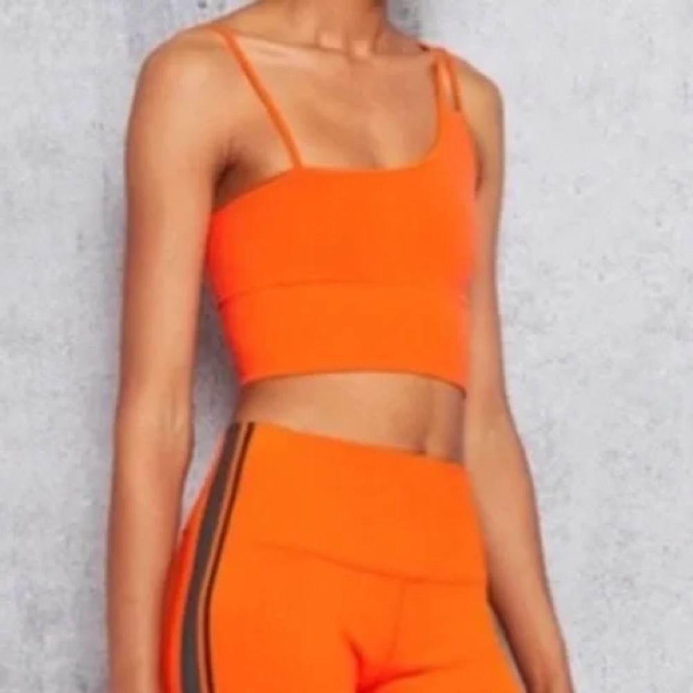 !!!!!! SOLD !!!!!!!!!!! Size Medium Orange Activewear Gym Top Workout